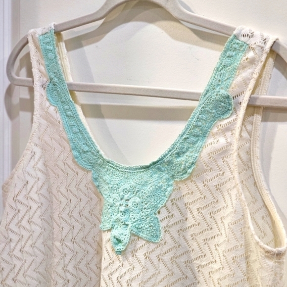 Lush ✦ Chevron Pattern Tank Top ✦ White Teal Lace Applique Neckline Size L EUC - Picture 6 of 15
